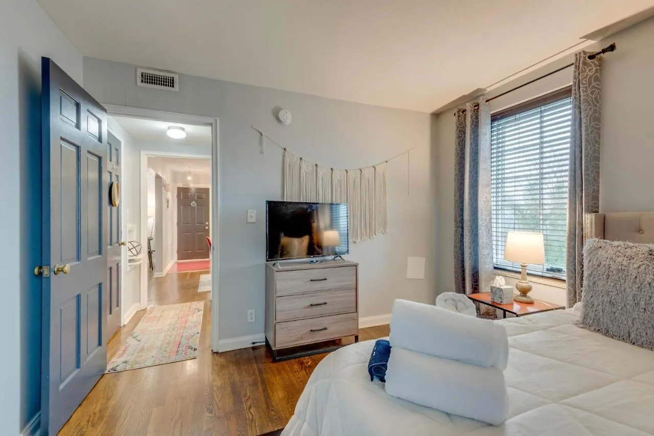 Nashville Flat Minutes From Everything -206 0*,